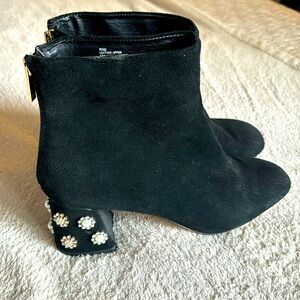 Betsy Johnson Pearl Embellished Heel Booties. Size 8.5